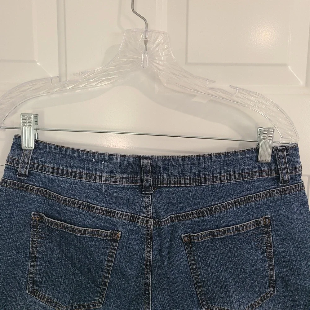 St Johns Bay Stretch Blue Denim Shorts Womens Size 10 Mid Rise Medium Wash 5 Pkt